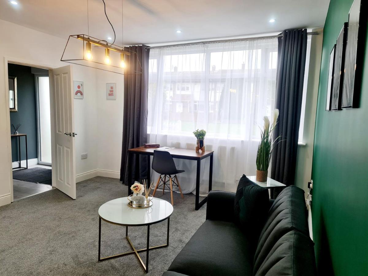 Contractor Accommodation Near Heathrow, Windsor Minutes From M4 슬라우 외부 사진